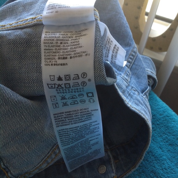 Levi's Medium Wash Vest - Picture 6 of 7